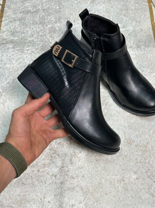 بوتس نسائي شتوي