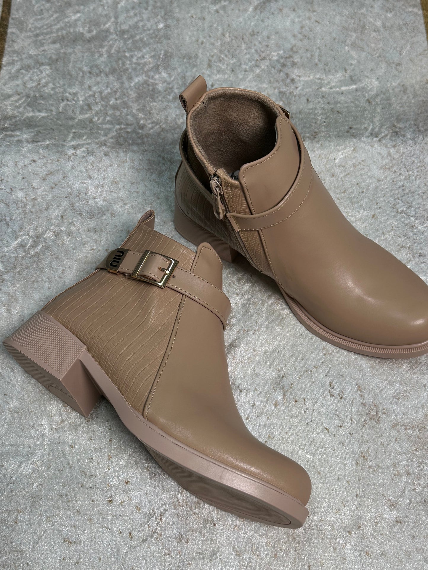 بوتس نسائي شتوي